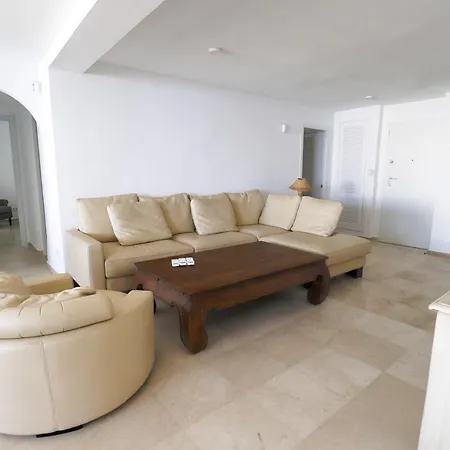 Marbella Centre Beachfront & Pool Exterior photo